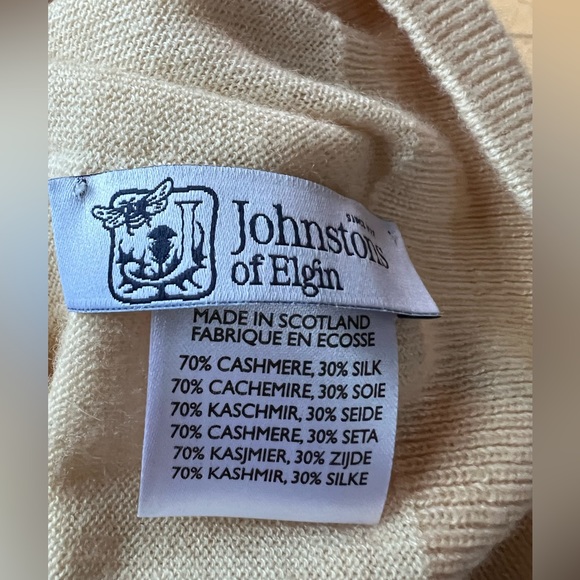Champagne coloured Jonston of Elgins fine cashmere turtleneck, small. - Picture 10 of 10